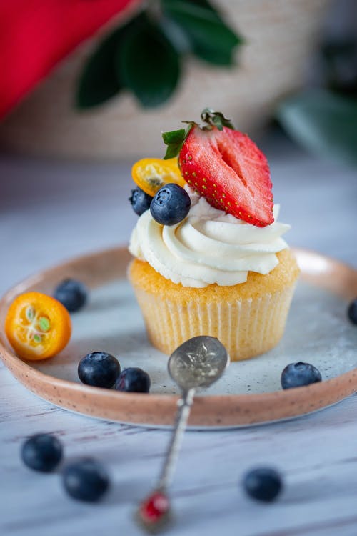 vanilla cupcake with strawberry and blueberries